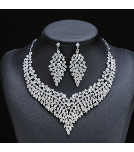 SET672 - Retro Temperament Crystal Necklace